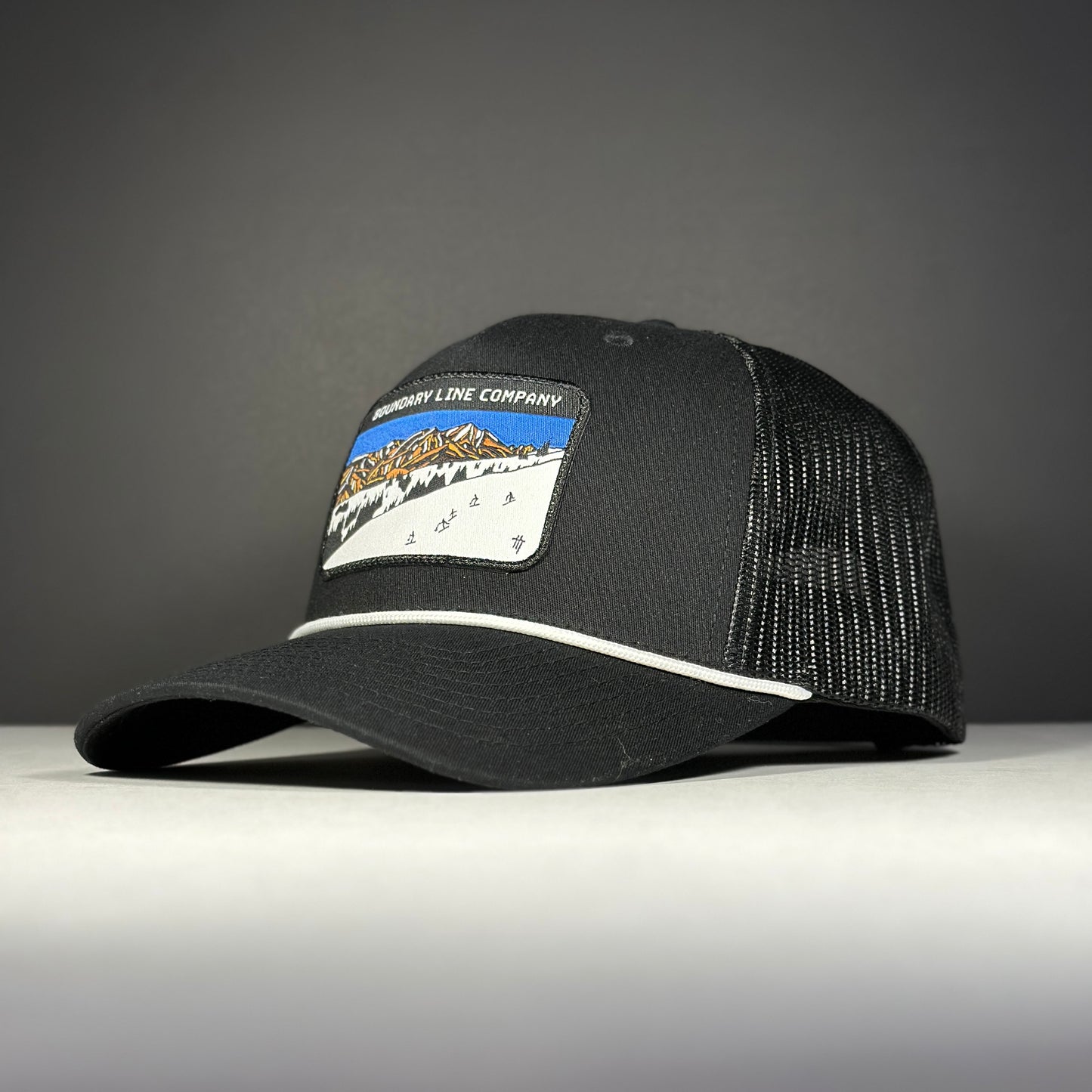 Back Bowls Hat / Black / White Rope