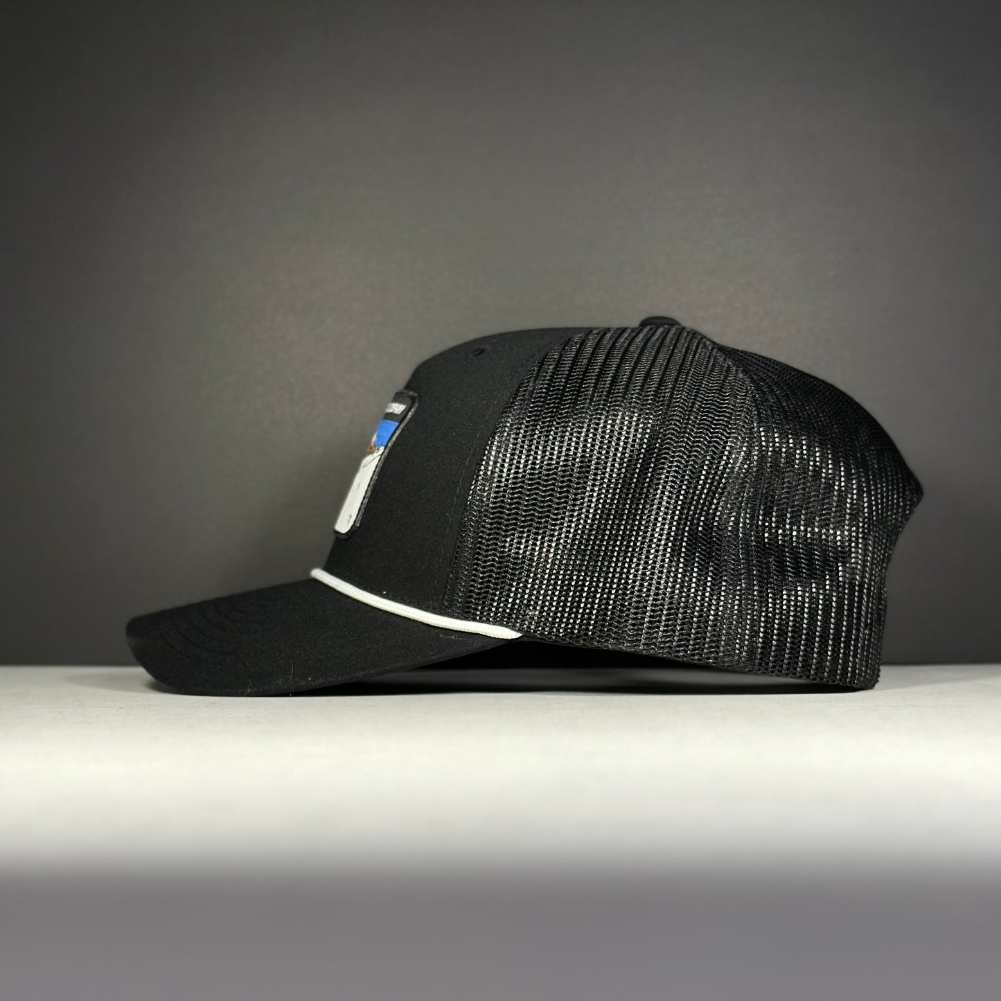 Back Bowls Hat / Black / White Rope