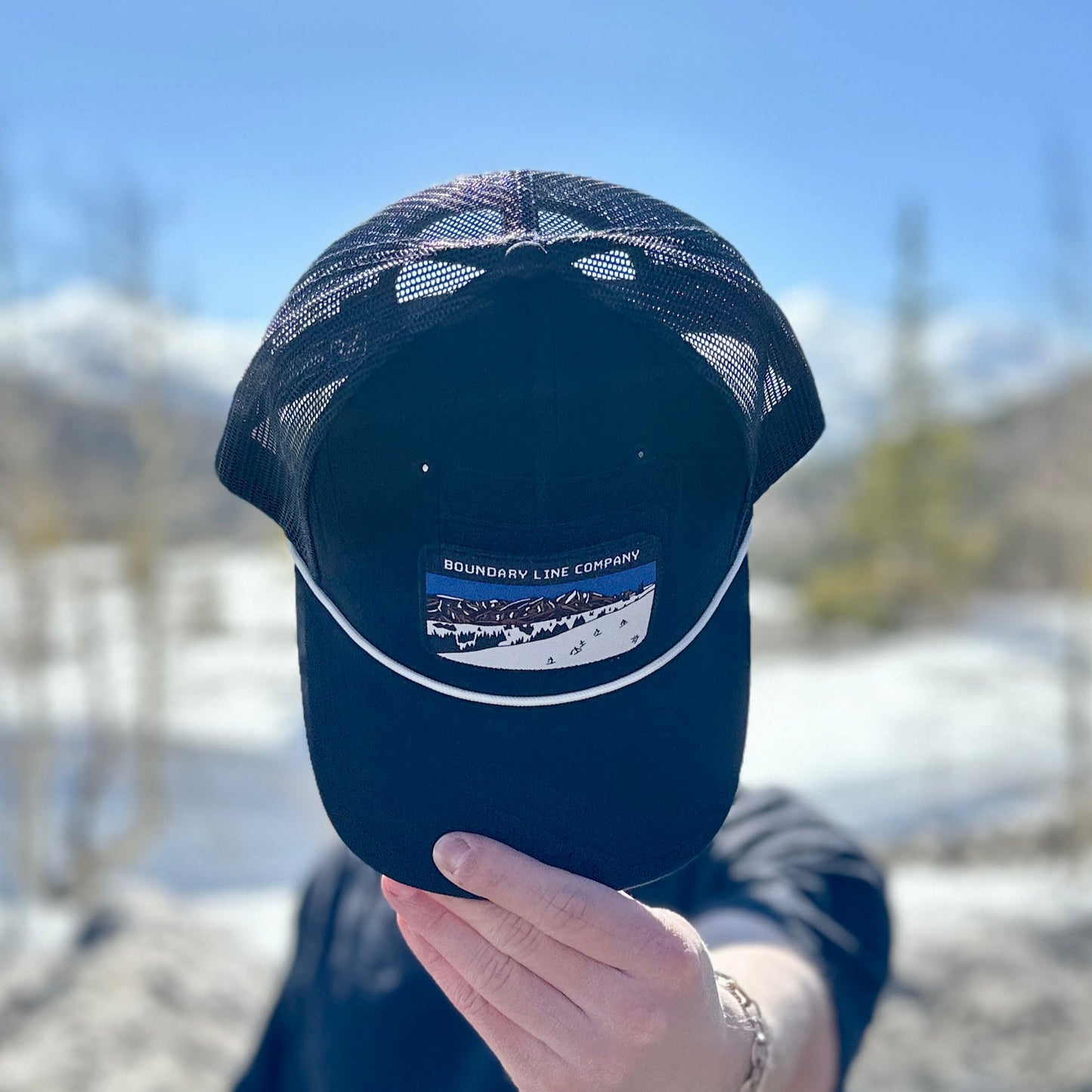 Back Bowls Hat / Black / White Rope